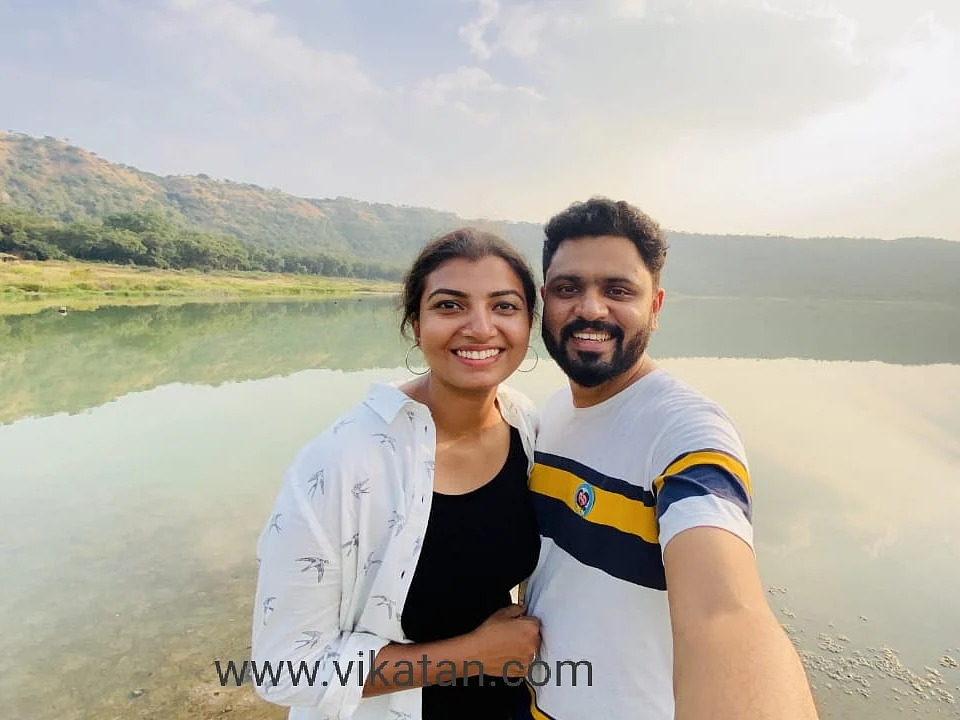 `கார்லயே கிச்சன், படுக்கை வசதி; இந்தியா முழுக்க பயணம்!' - சுவாரஸ்யம் பகிரும் திருச்சூர் தம்பதி