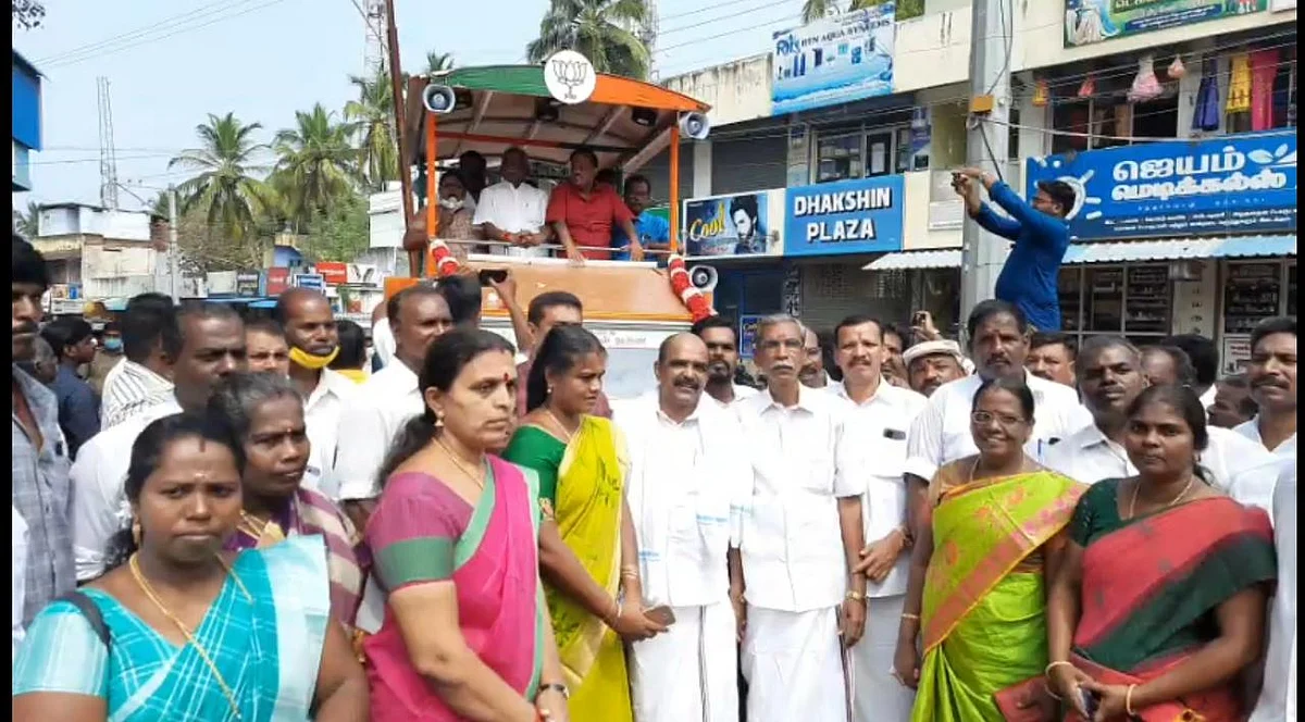 தளவாய் சுந்தரத்துடன் இணைந்து வாக்கு கேட்ட பொன்.ராதாகிருஷ்ணன்