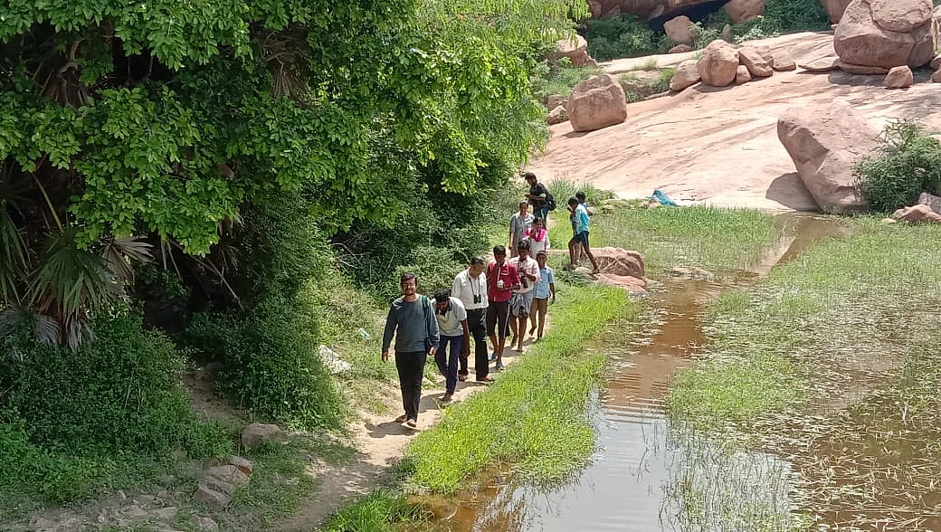 அரிட்டாபட்டி கிராமத்தில் சுற்றுலா செல்லும் போது...