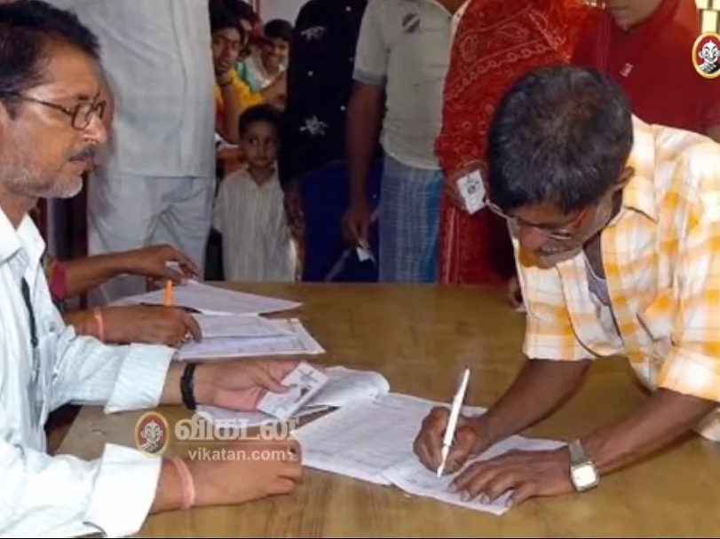 தேர்தல் பணி: அரசு ஊழியர்களுக்கு கொரோனா தடுப்பூசி கட்டாயமா? எதிர்ப்பும் ஆதரவும்