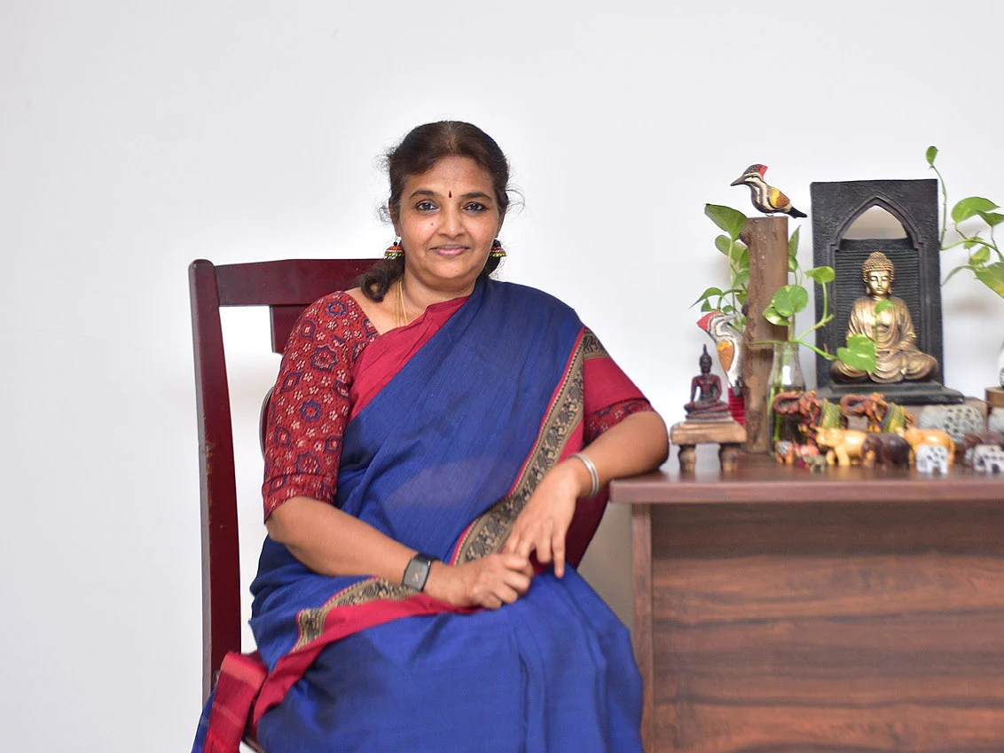 காந்தியிடமிருந்து பெற்றுக்கொள்ள நிறைய இருக்கிறது! - எழுத்தாளர் சித்ரா பாலசுப்ரமணியன்