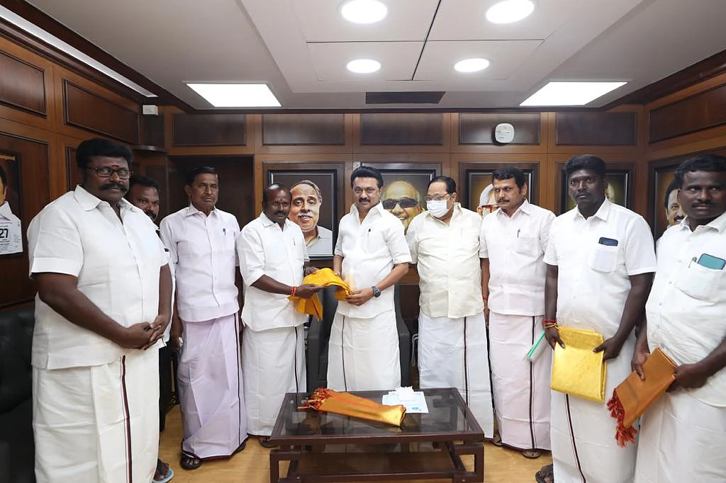 தி.மு.க-வுக்குத் தாவிய அ.தி.மு.க முன்னாள் எம்.எல்.ஏ எஸ்.காமராஜ்