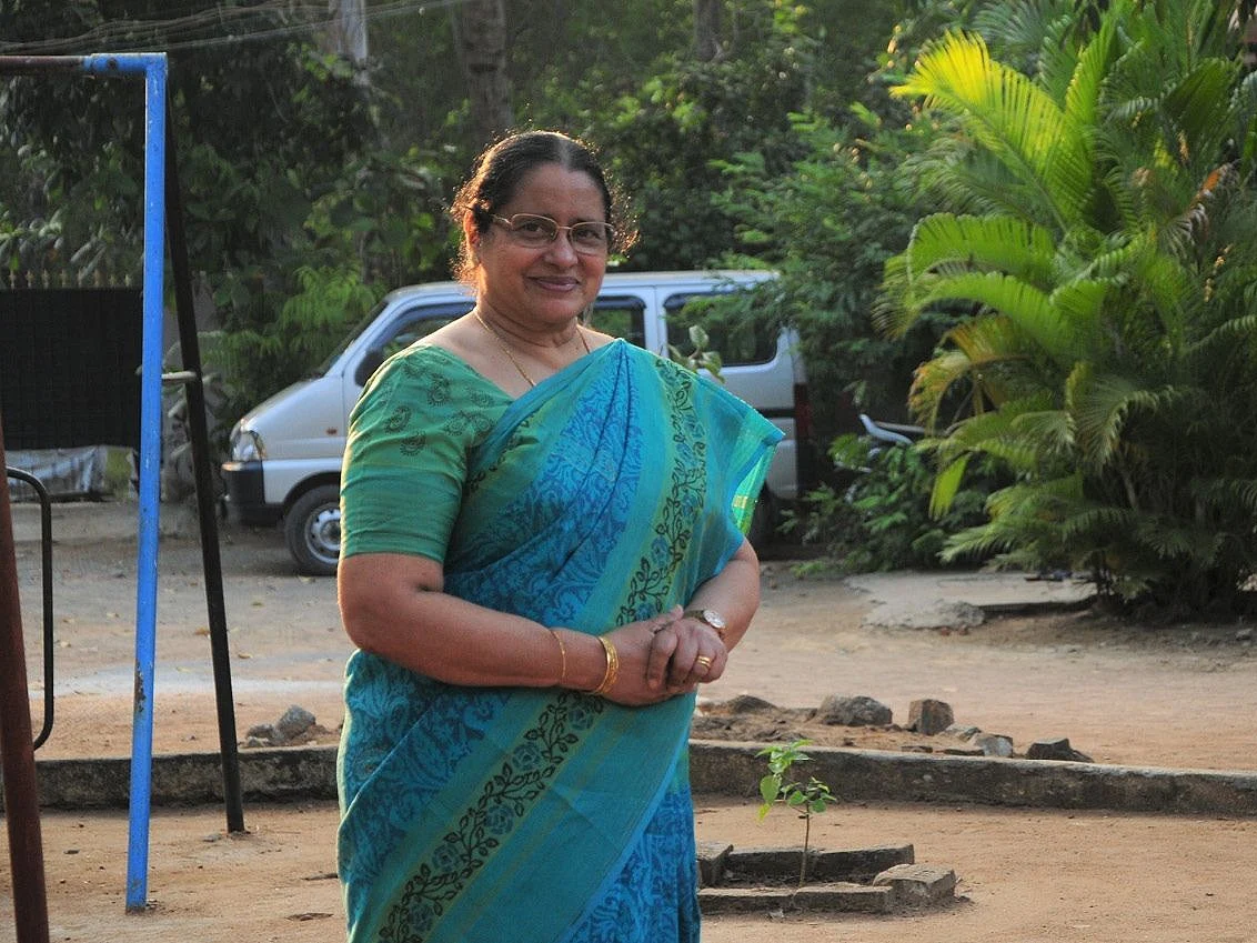 சேவைப் பெண்கள்! - 8 - மக்களுக்கான சேவையில் சுமைகளும்கூட சுகமாகின்றன!
