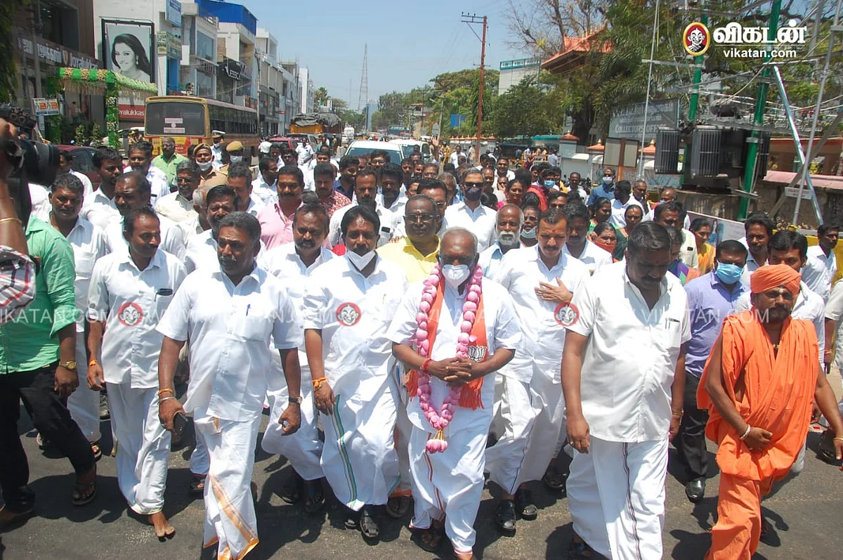 வேட்புமனுதாக்கல் செய்ய ஊர்வலமாக வந்த பொன்.ராதாகிருஷ்ணன்