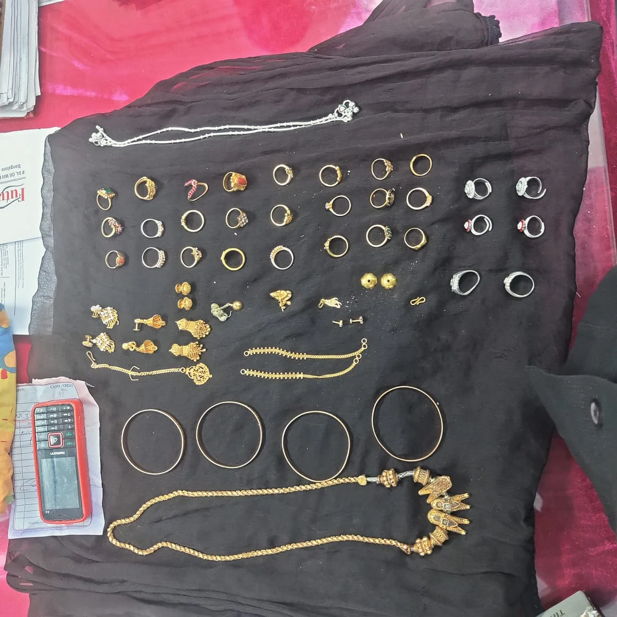 மீட்கப்பட்ட நகைகள்