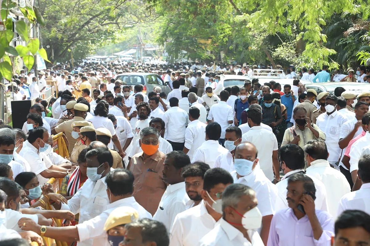 அ.தி.மு.க வேட்பாளர் நேர்காணல்
