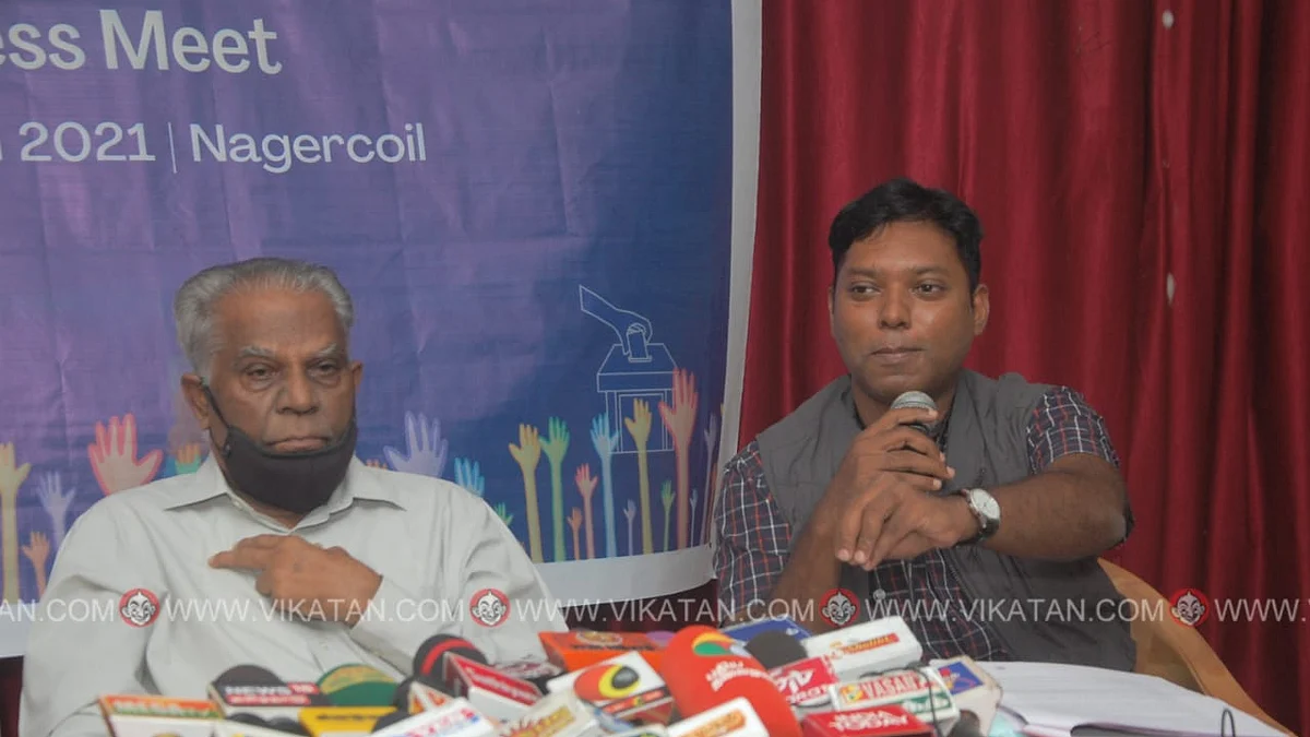 முன்னாள் ஐ.ஏ.எஸ் அதிகாரிகள் தேவசகாயம், சசிகாந்த் செந்தில்