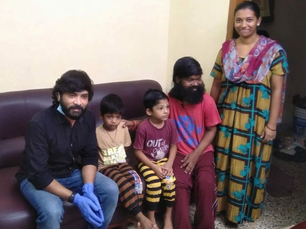 பாடலாசிரியர் சினேகன்