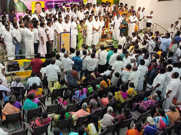 திண்டுக்கல்: `தேன்மொழி என்றாலே தி.மு.க-வுக்கு பயம்!’ - நத்தம் விஸ்வநாதன் கிண்டல்