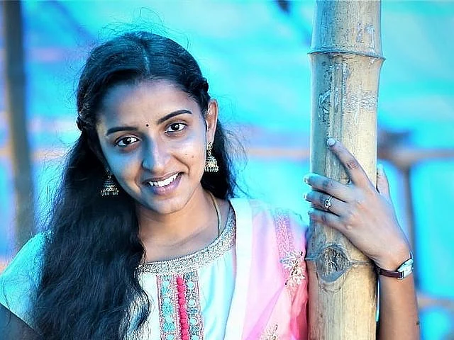 எடப்பாடி - 9,295, பத்மப்ரியா - 3 லட்சம்+ ... இது வேட்பு மனுத்தாக்கல் டௌன்லோடு கலாட்டா!