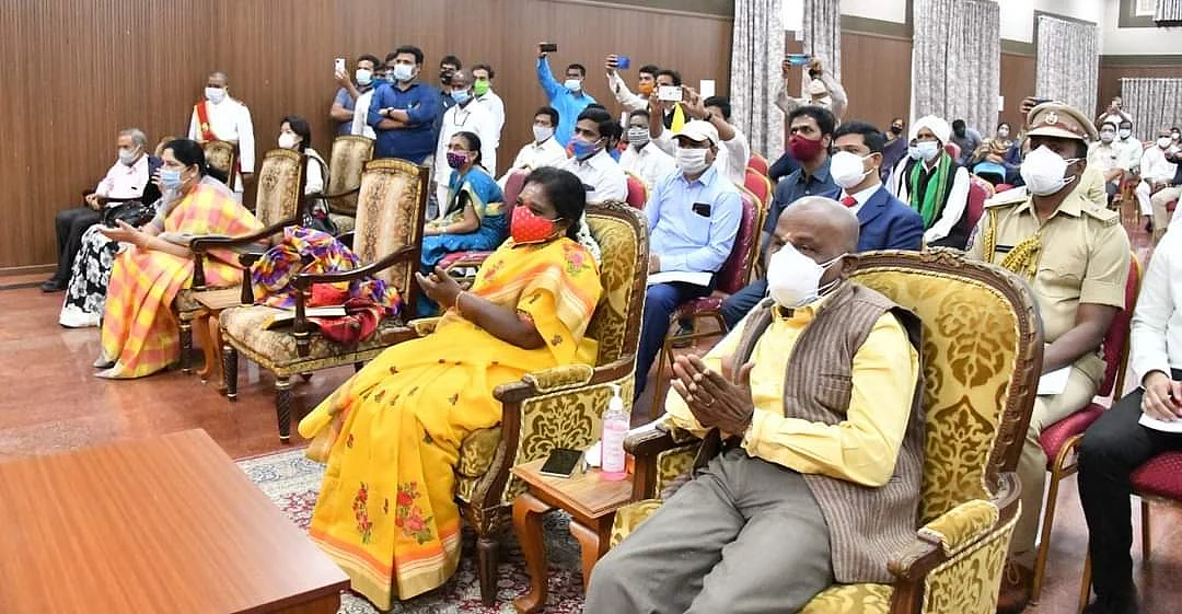 கணவருடன் தமிழிசை