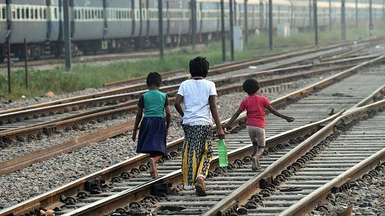 ரயில் தண்டவாளத்தில் சிறுவர்கள் (Representational Image)
