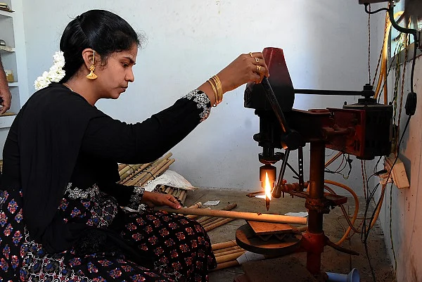 துளையிடும் பணி நடக்கிறது.
