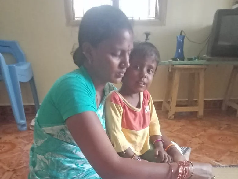 ``500 ரூபாய்க்கு தவிச்சேன்; இப்போ பெரும் நம்பிக்கை கிடைச்சிருக்கு!" - உதவியால் நெகிழும் தாய்