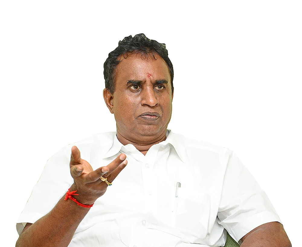 வேலுமணி