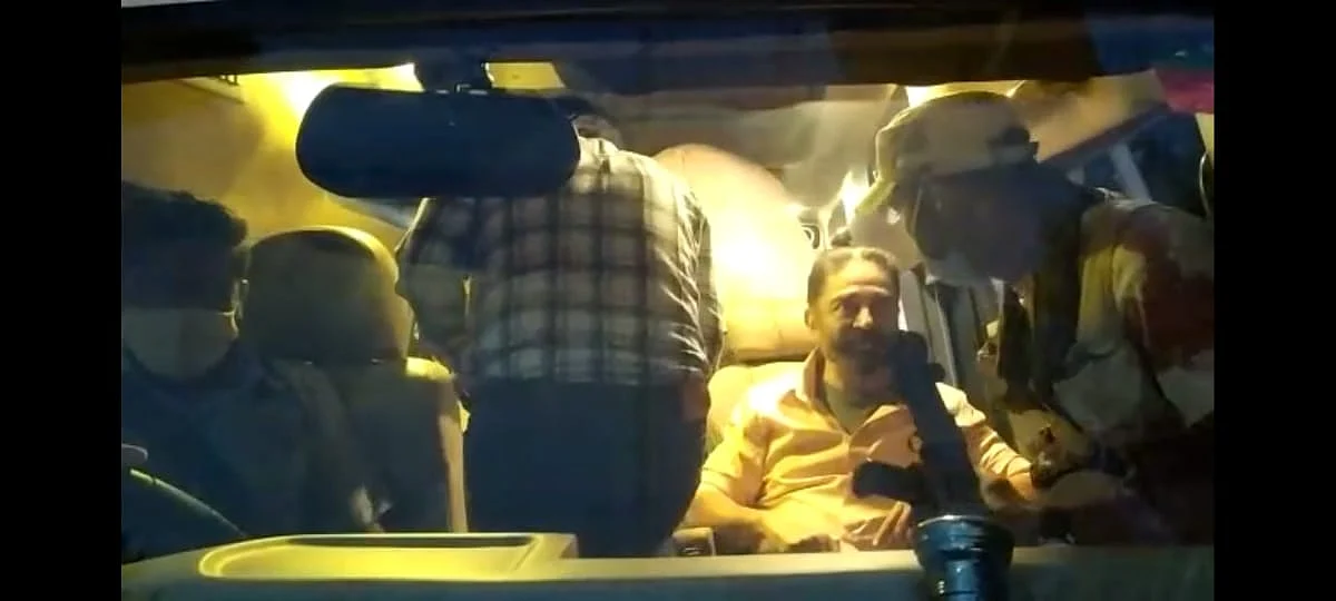 வேனில் கமல்ஹாசன்