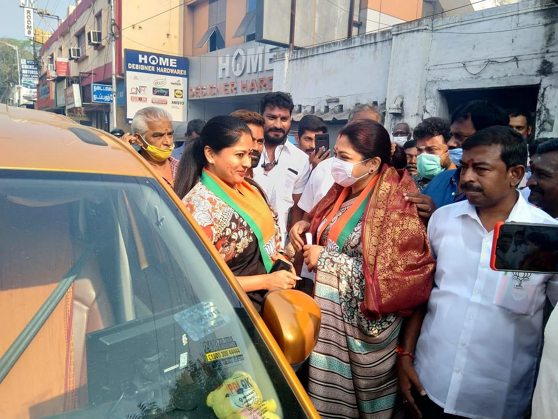 காயத்ரி ரகுராம்