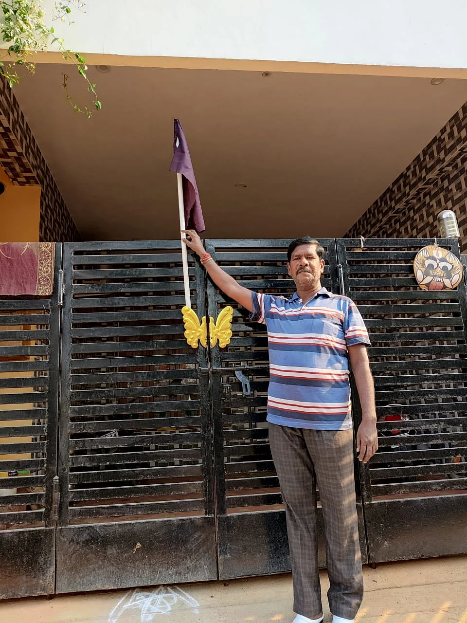 வீடுதோறும் கறுப்புக்கொடி ஏந்தி எதிர்ப்பு