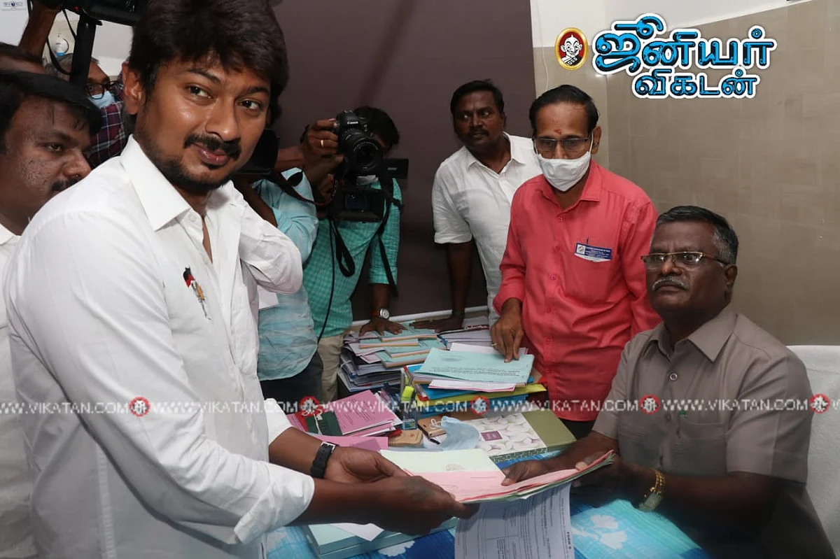 உதயநிதி ஸ்டாலின் சேப்பாக்கம் திருவல்லிக்கேணிசட்ட மன்றத் தொகுதிக்கான வேட்புமனுத் தாக்கல் செய்தார்.