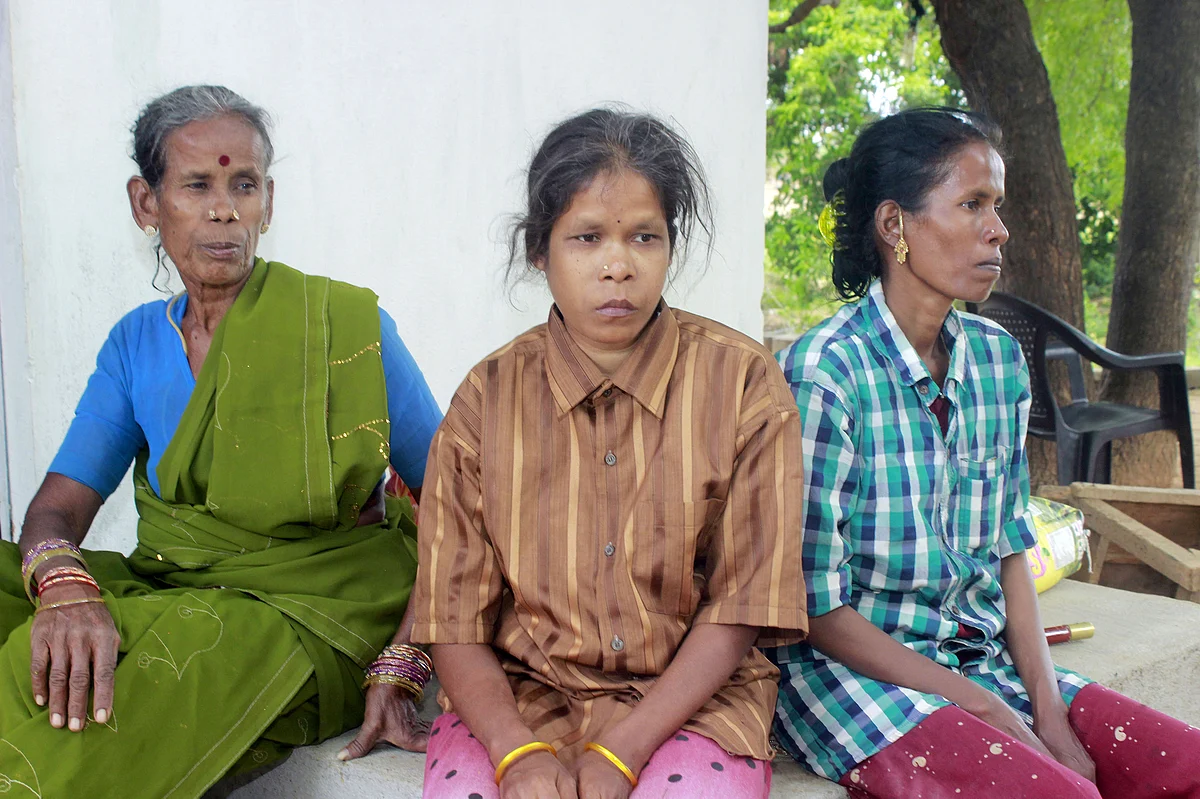 தாய், சகோதரியுடன் அன்னலட்சுமி