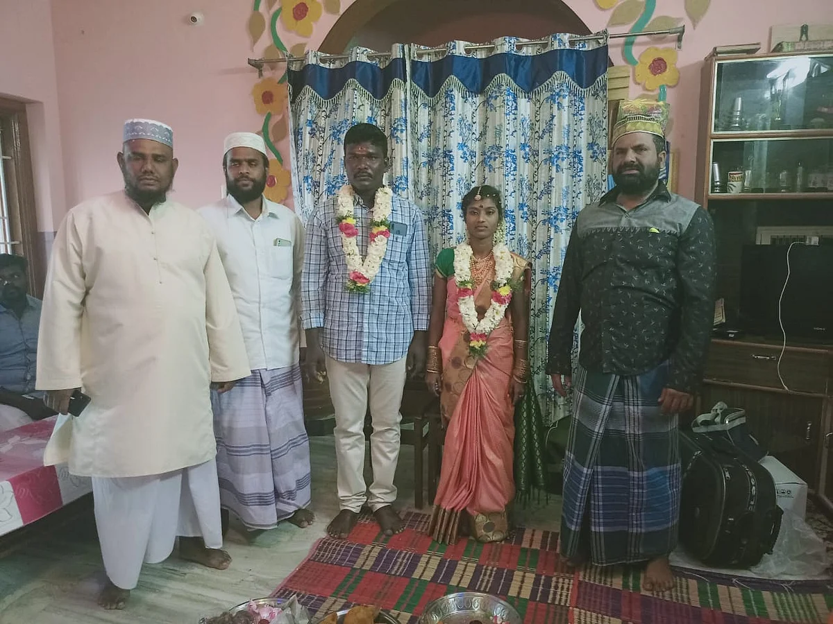 மணமக்களுடன் ராஜா முஹம்மது