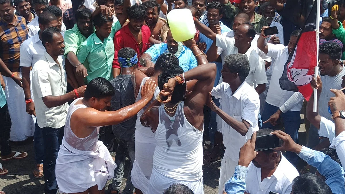 சீட் கிடைக்காததால் தீக்குளிக்க முயன்ற தொண்டர்கள்