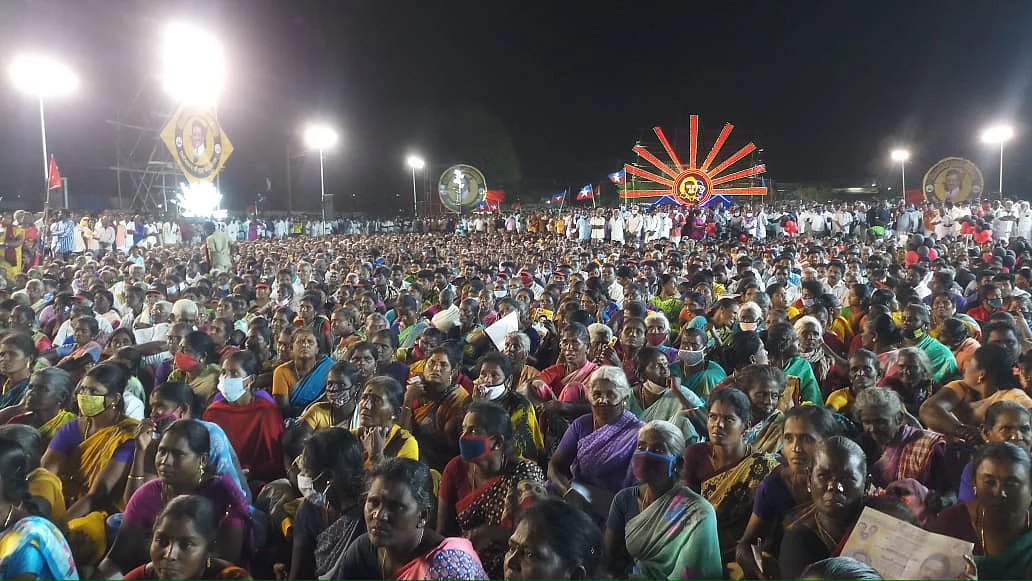 ஸ்டாலினின் பேச்சைக் கேட்க குவிந்த மக்கள்