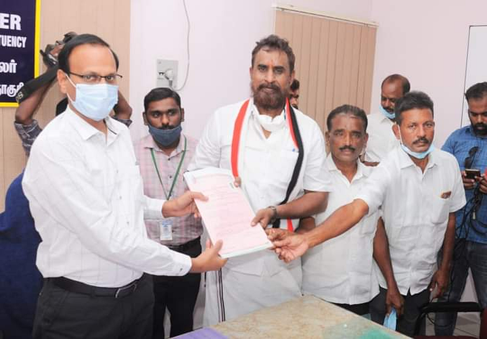 வேலுமணி