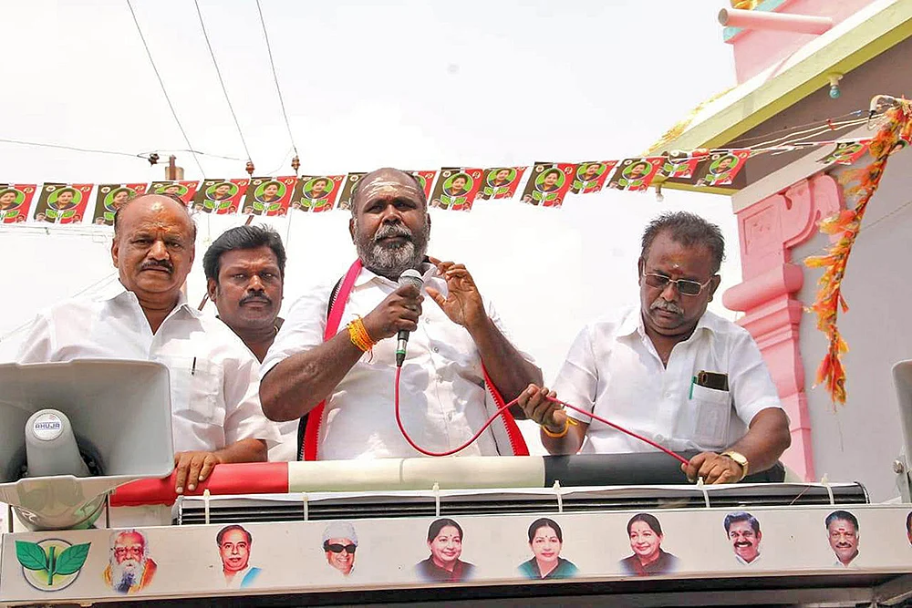 சசிகலா ஆதரவு நாடகம் ஏன்? - டபுள் ரோல் பன்னீர்...