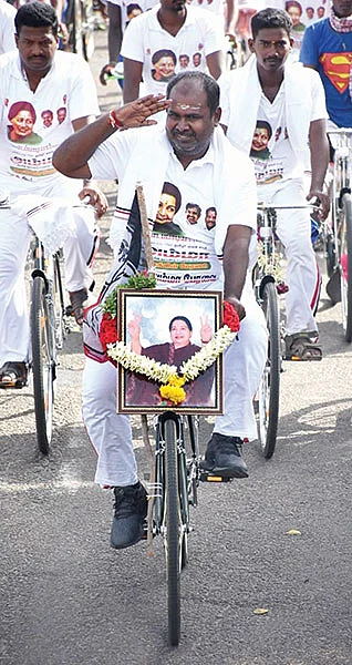 மந்திரி தந்திரி: ஆர்.பி.உதயகுமார்