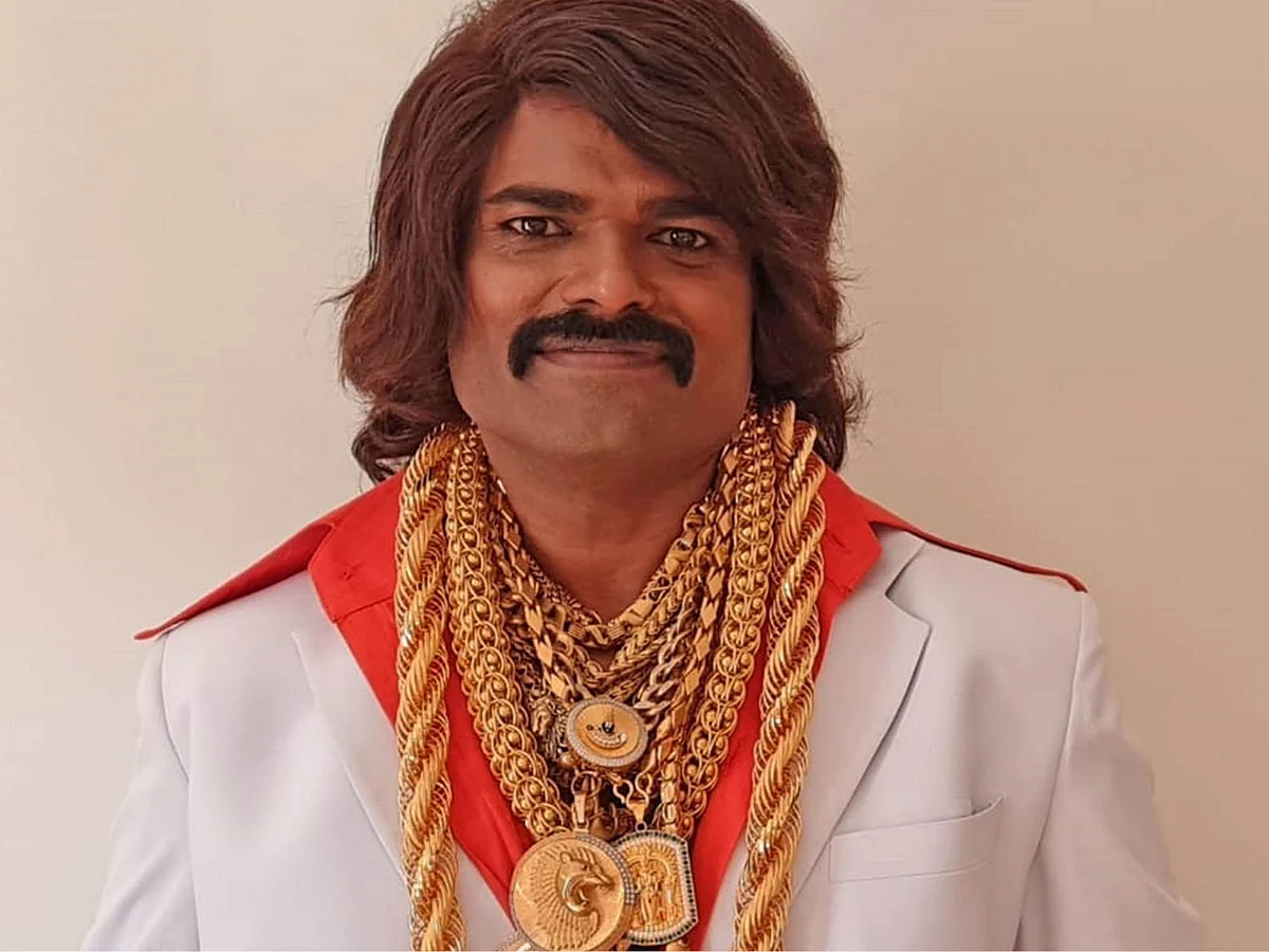 சமுதாயத்தை முன்னிறுத்தவே சங்கிலி அணிந்துகொண்டு அலைகிறேன்!