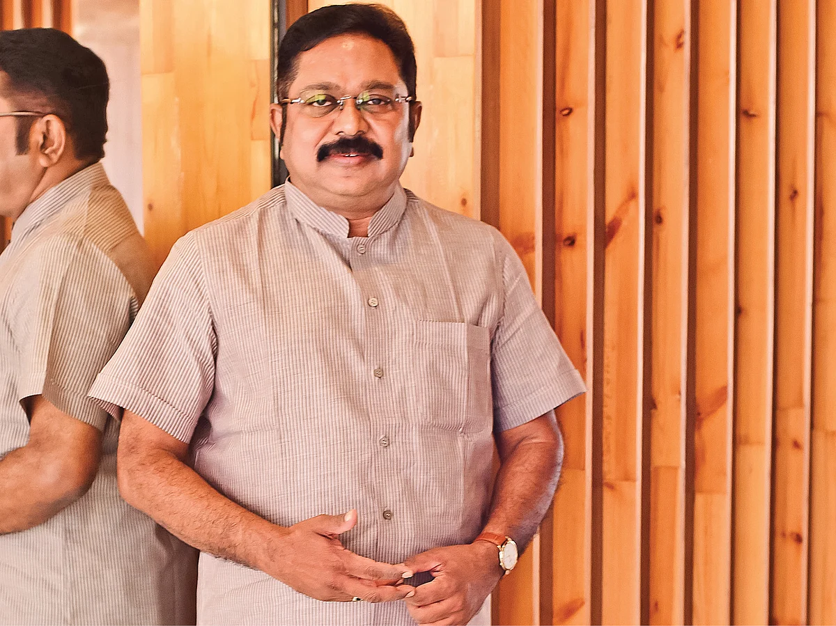 “எடப்பாடி, பன்னீர்... துரோக நாணயத்தின் இரண்டு பக்கங்கள்!” - சுளீர் தினகரன்