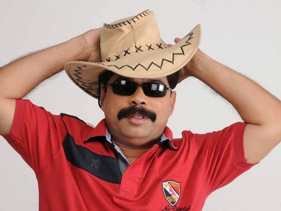 "பா.ஜ.க-ல சேரச் சொன்னார் முருகன்ஜி... ஆனா, நான் No Thanks-னு சொல்லிட்டேன்!" - பவர்ஸ்டார் சீனிவாசன்