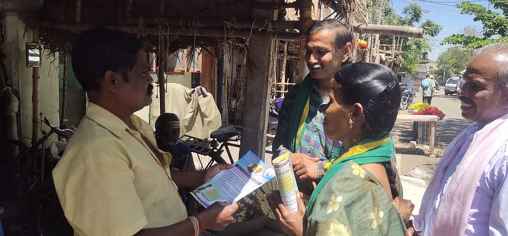 வாக்கு சேகரிக்கும் அன்னலட்சுமி