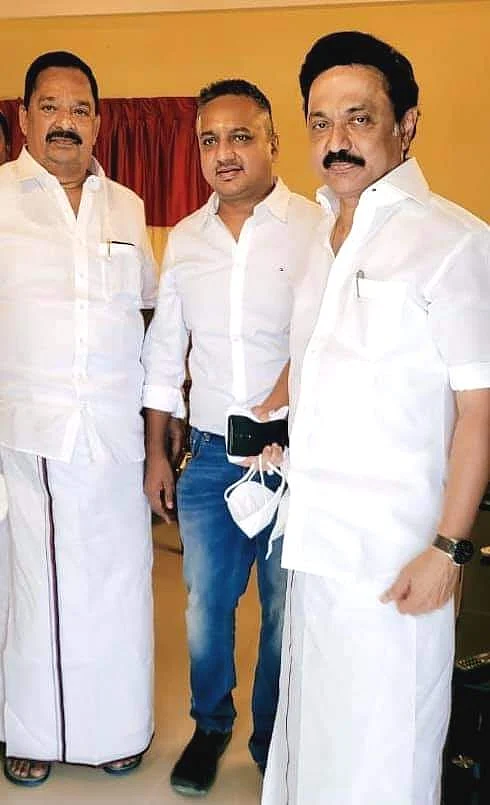 ஸ்டாலினுடன் காந்தி, மகன் வினோத்