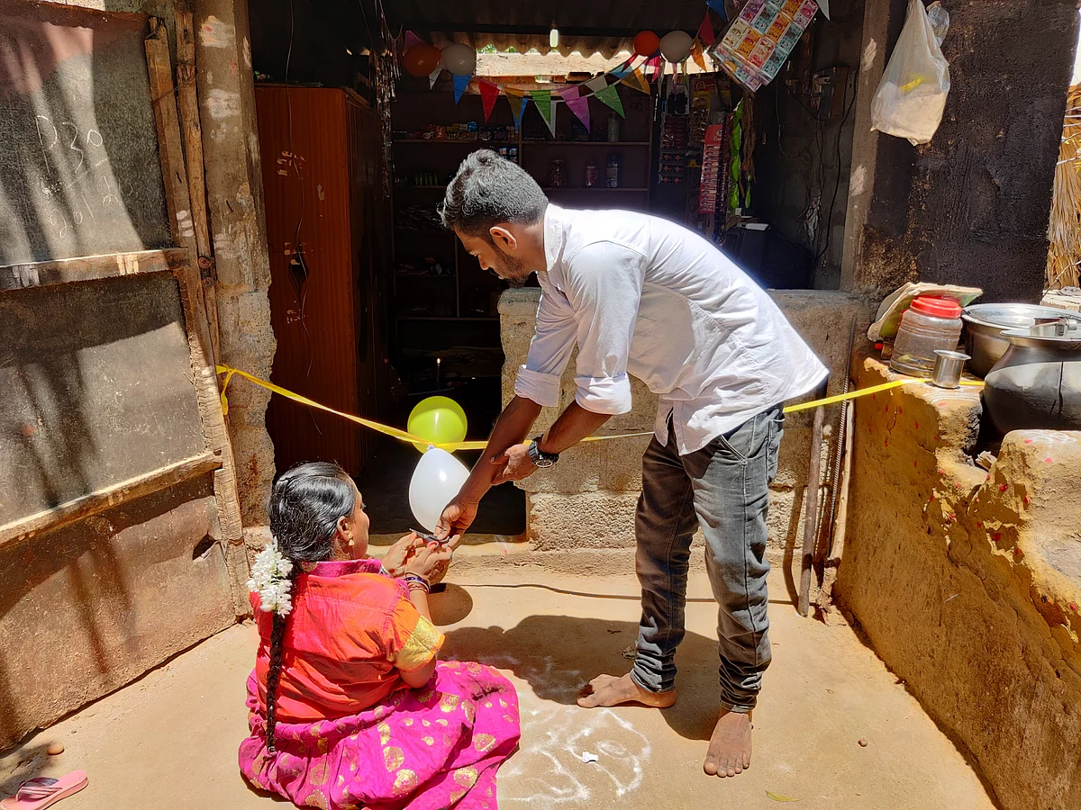 `வீட்டுக்குப் பக்கத்திலேயே கழிப்பறை, சொந்தமா மளிகைக் கடை!'- மாற்றுத்திறனாளியை நெகிழவைத்த இளைஞர்கள்