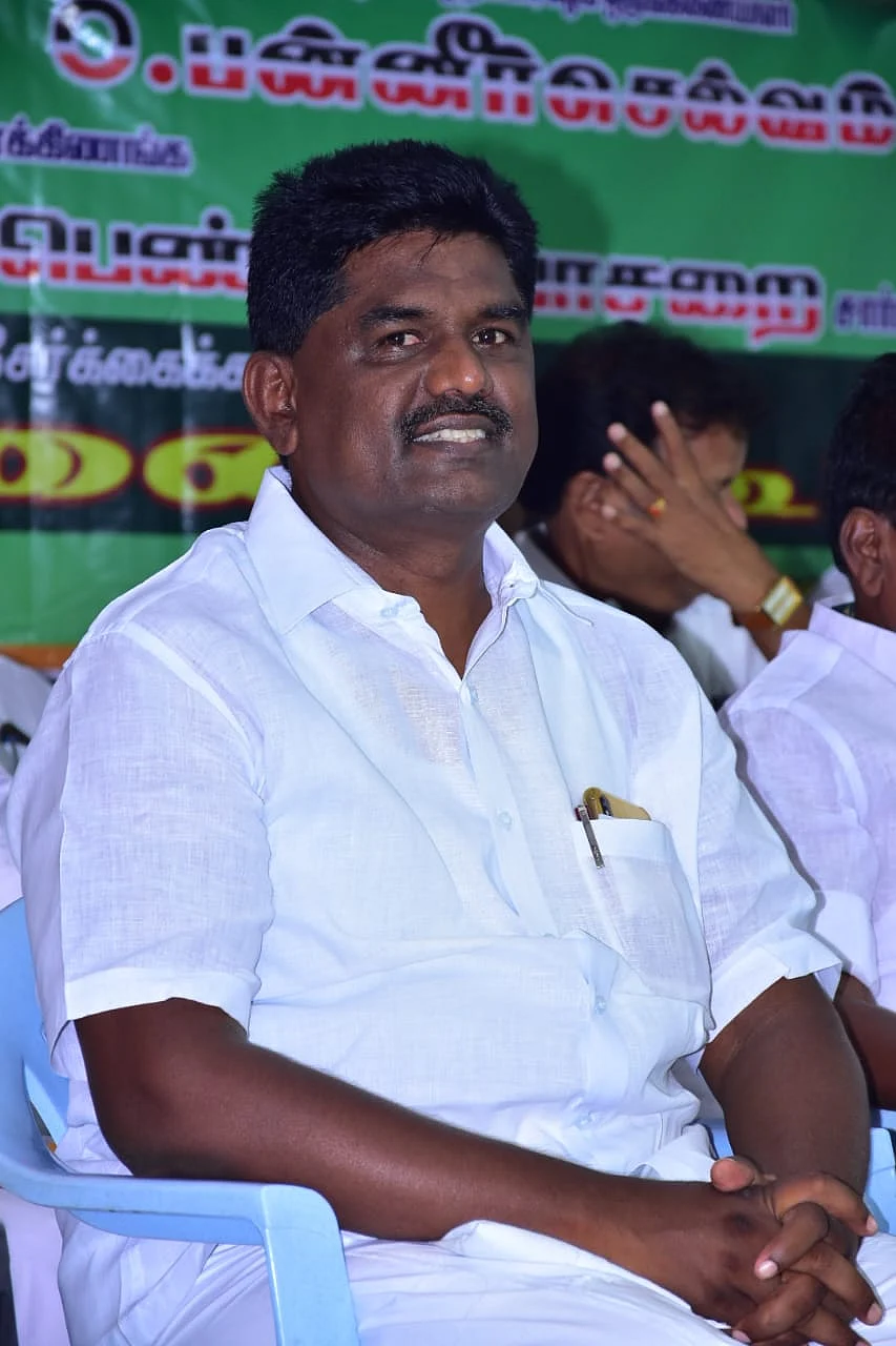 சிவகங்கை அ.தி.மு.க மாவட்டச் செயலாளர் செந்தில்நாதன்