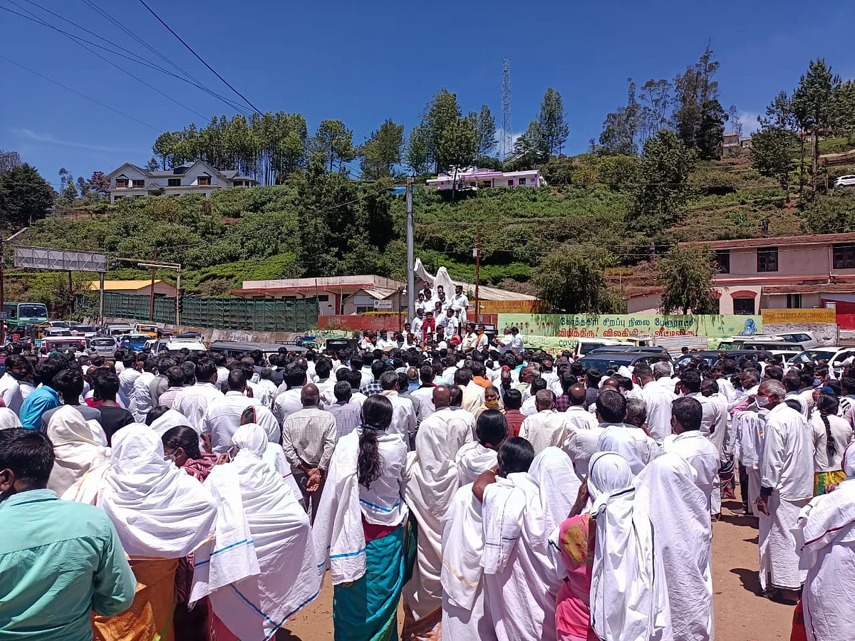 அதிமுக-வினர் கைகலப்பு