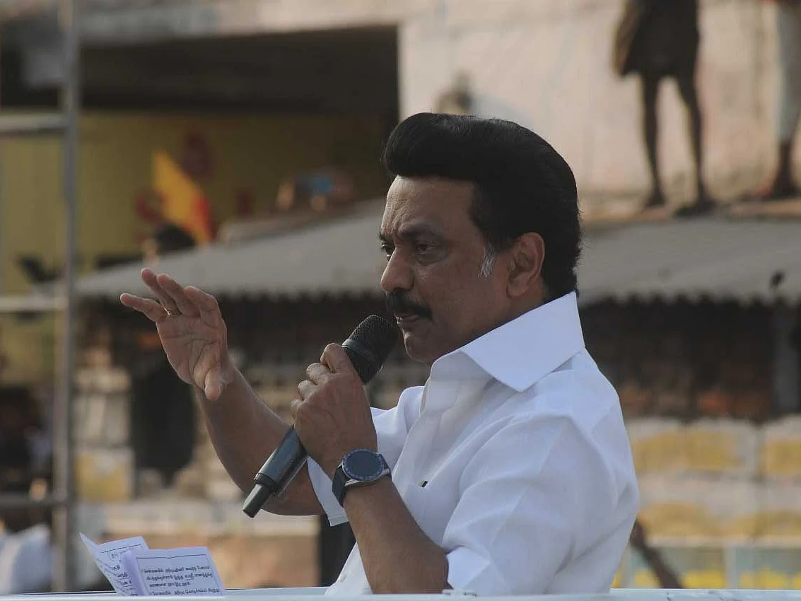 'மணல் திருட்டு விஜயபாஸ்கர்!' - கரூரில் ஸ்டாலின் ஆவேசம்