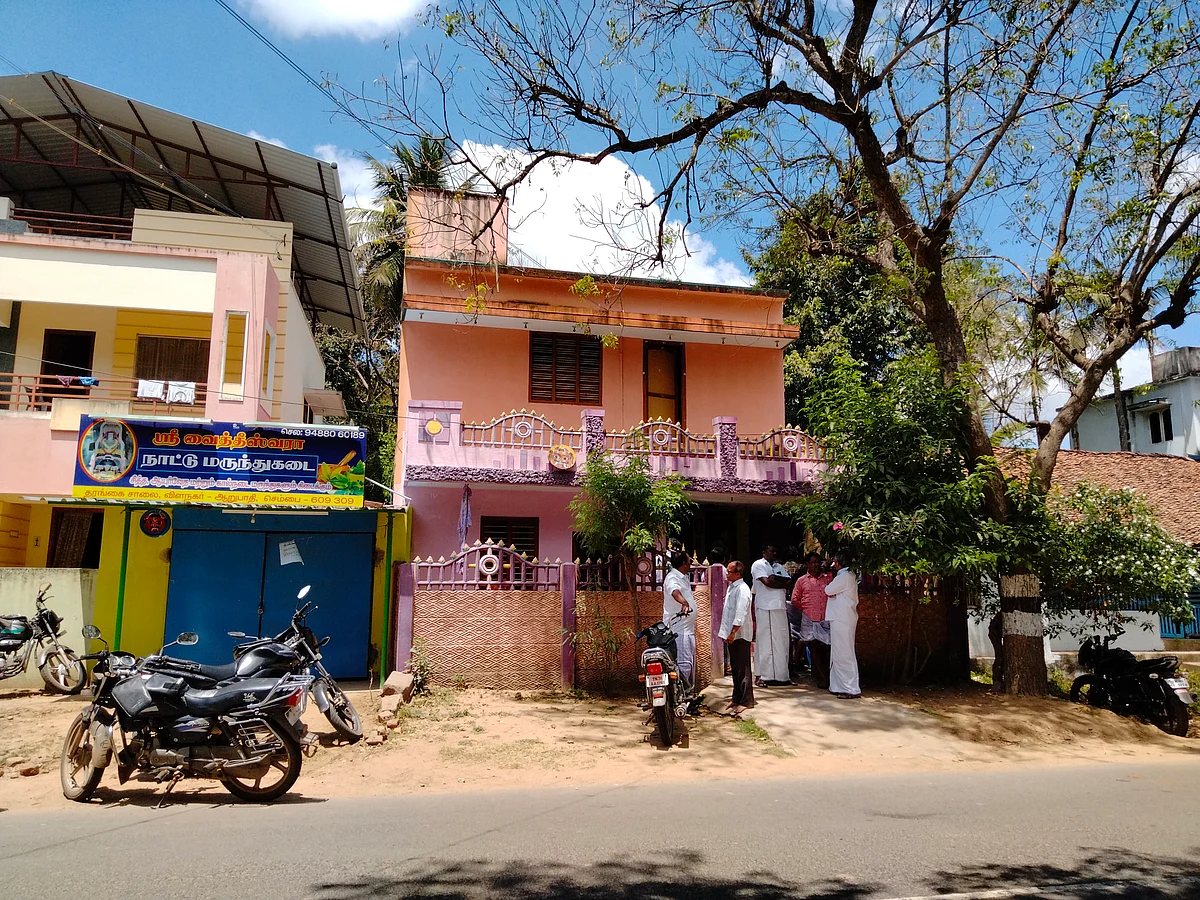 மயிலாடுதுறை: மகளுக்கு திருமணம்; திருடுபோன 100 பவுன் நகை, ரூ.10 லட்சம் பணம்! -அதிர்ச்சியில் குடும்பம்