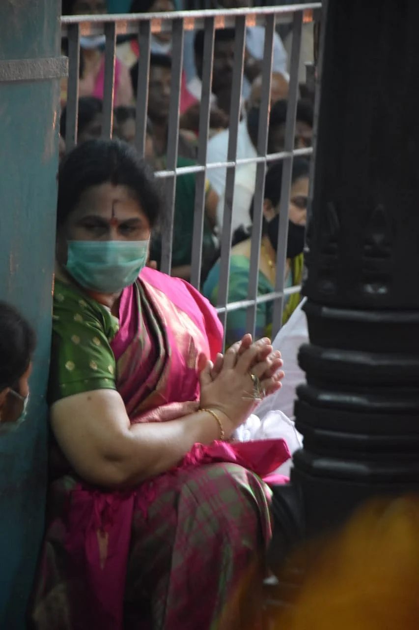 யாக பூஜையில் எடப்பாடி பழனிசாமி மனைவி