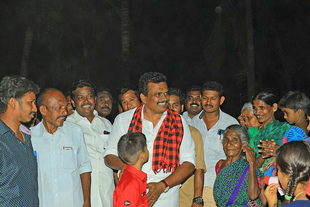 பன்னீரிடம் 75,000 கோடி பணம் இருக்கு! - போட்டுத் தாக்கும் தங்க தமிழ்ச்செல்வன்