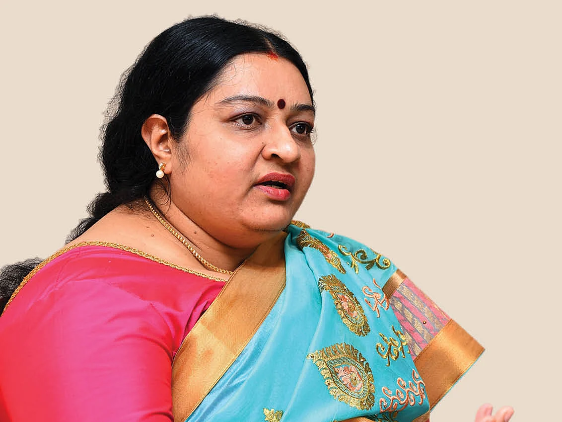“சசிகலா நடத்துவது நாடகம்!” - பொளேர் ஜெ.தீபா