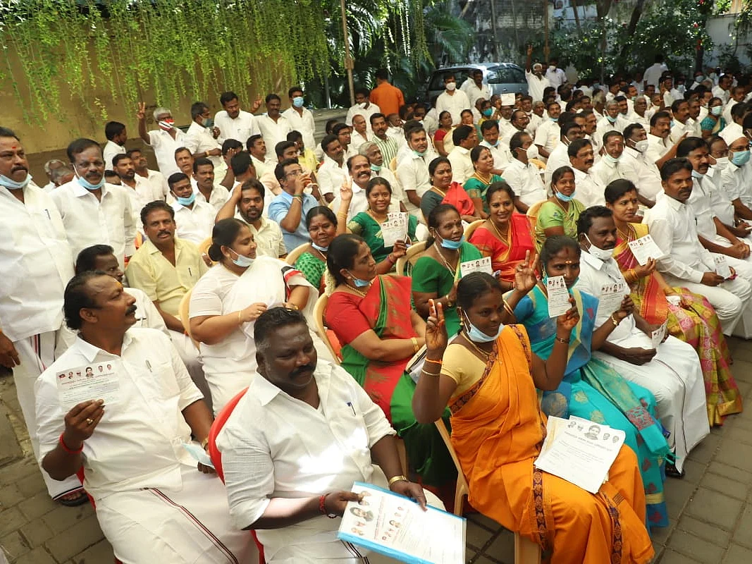 ஊர்த் திருவிழா கிடாவெட்டும், அ.தி.மு.க வேட்பாளர் நேர்காணலும் - ஒரு ஸ்பாட் விசிட்!