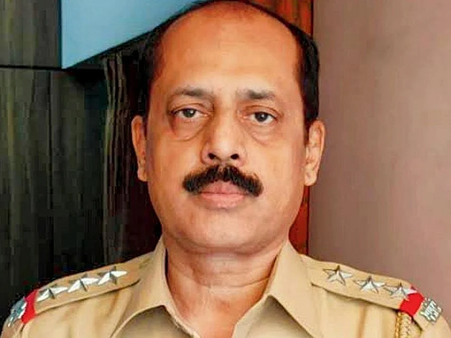 அம்பானி வீடு; வெடி பொருள்களுடன் கார்! - என்கவுன்ட்டர் ஸ்பெலிஸ்ட்டை நள்ளிரவில் கைதுசெய்த என்.ஐ.ஏ