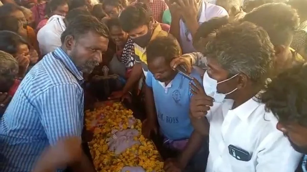 லியோபால் சடலம்.
