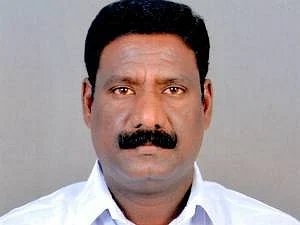 `சசிகலாவுக்கு கார் கொடுத்தவருக்கு சீட்’ - தட்சிணாமூர்த்தி Vs மூர்த்தி... மாதவரம் கள நிலவரம்