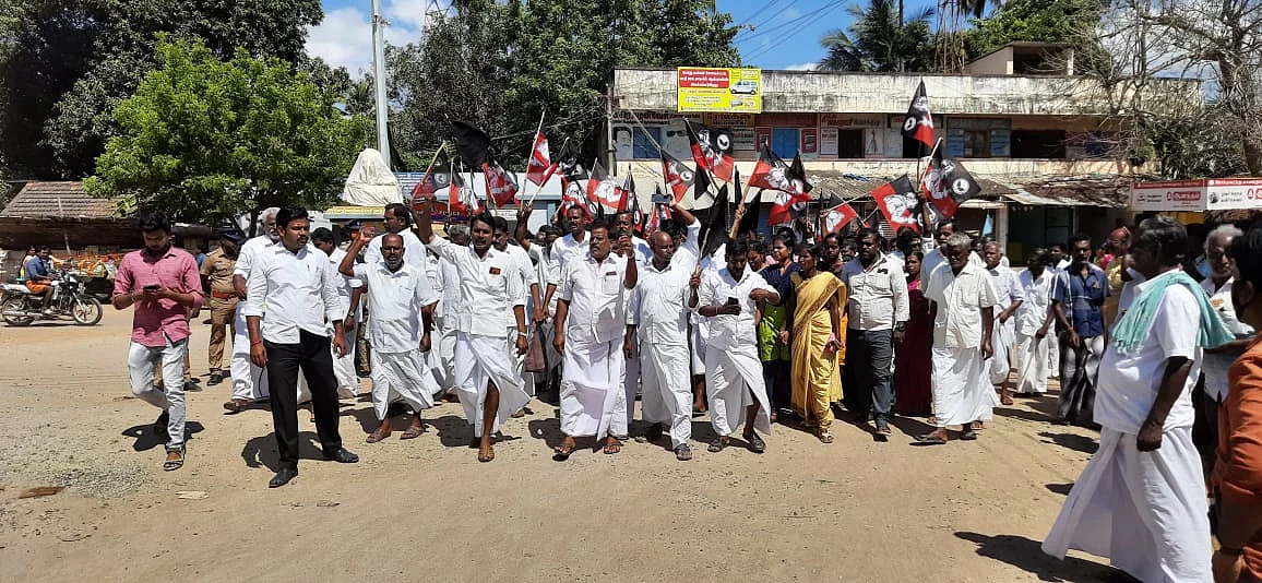 வேட்பாளரை மாற்றக் கோரி ஆர்ப்பாட்டம்