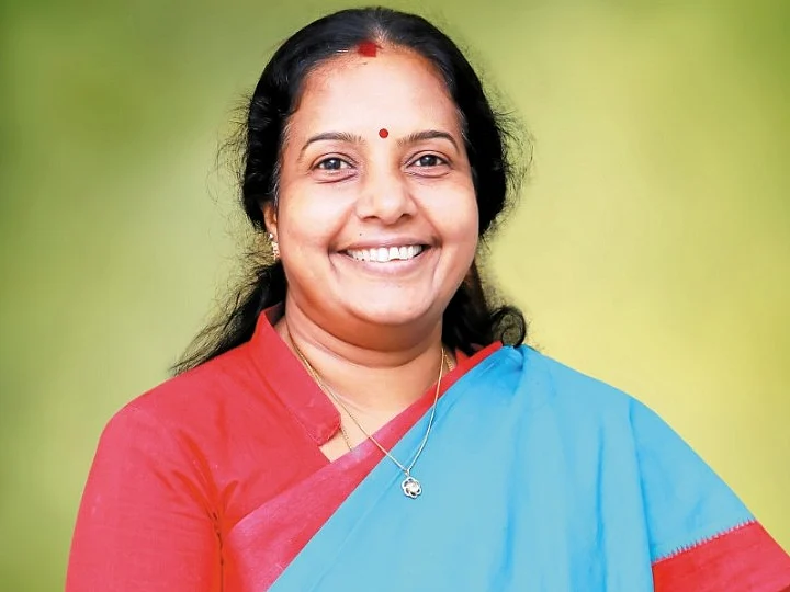 அ.தி.மு.க-வை வீழ்த்த அ.ம.மு.க-வை பயன்படுத்துகிறதா பா.ஜ.க? - வானதி ஸ்ரீநிவாசன் கூறுவது என்ன?