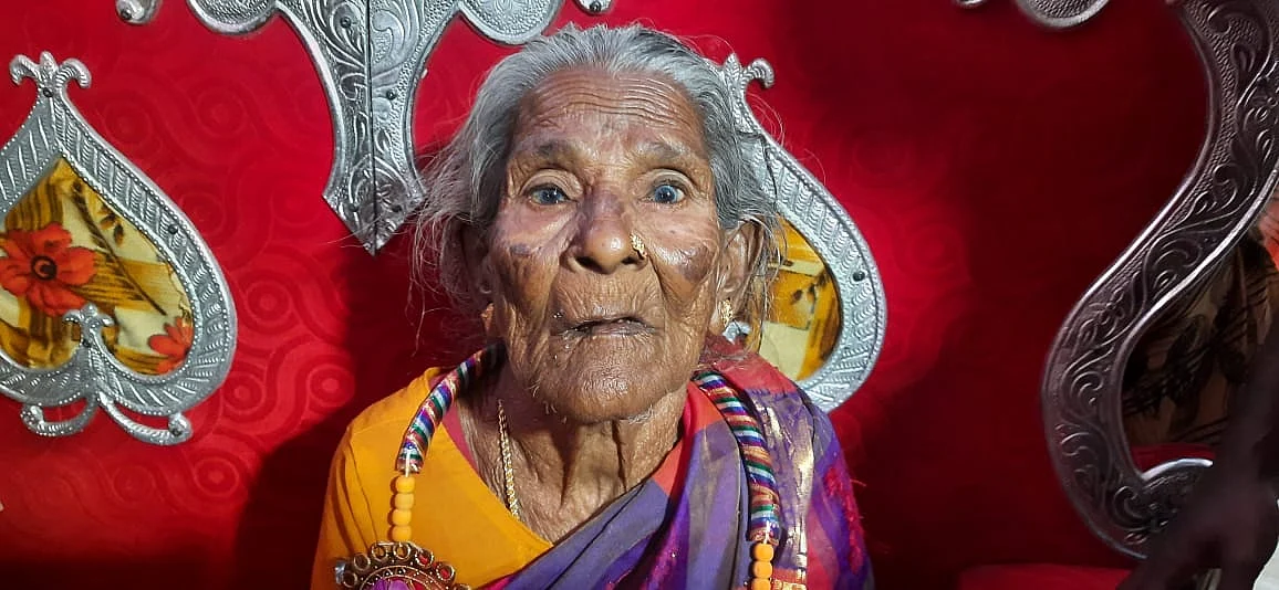 பிறந்தநாளை கொண்டாடிய பாட்டி